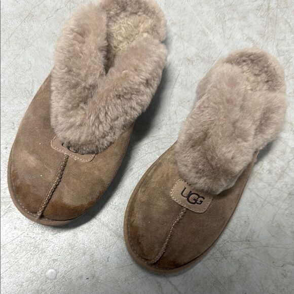 UGG Tan Sheepskin Moccasin Slippers - Slide On Fur - Size 11 - Picture 1 of 5